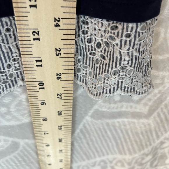 TALBOTS NAVY BLUE EUC COTTON JERSEY KNIT LONG SLEEVE TOP BLOUSE CUTOUT LACE TRIM - Picture 9 of 12